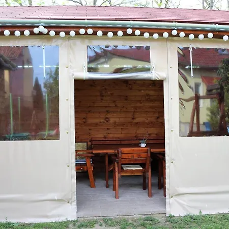 Eszter Nyaralohaz * Zánka